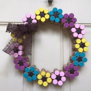 “Creativitate din dopuri de plută lipite și colorate☀️⭐”