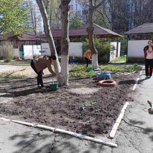Terenul instituției nr. 197 este salubrizat și amenajat pentru odihna copilașilor