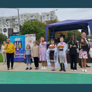 Copiii din cadrul Centrului de creație a copiilor ,,Ghiocel” în cadrul Târgului micilor producători ,,CĂMARA”