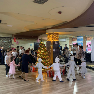 S-a dat startul sărbătorilor de iarna pentru copilașii-refugiați din Ucraina, aflati în plasament la Centrul Patria-Lukoil